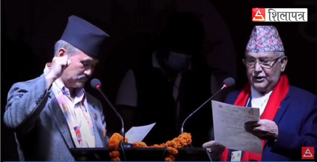 ओलीले लिए एमाले अध्यक्षको शपथ